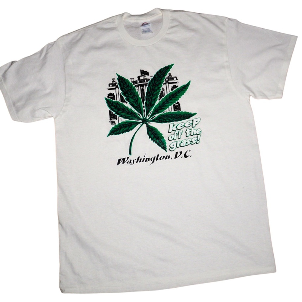 “Keep Off the Grass” DC skater tee (L)